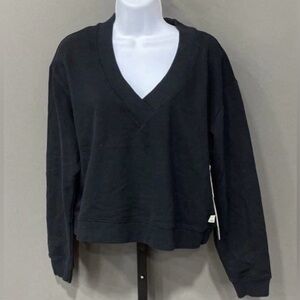 Vuori Cropped Black Sweatshirt NWT Size M